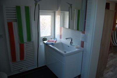 Ansicht 12: Bad mit Dusche und Fußbodenheizung
